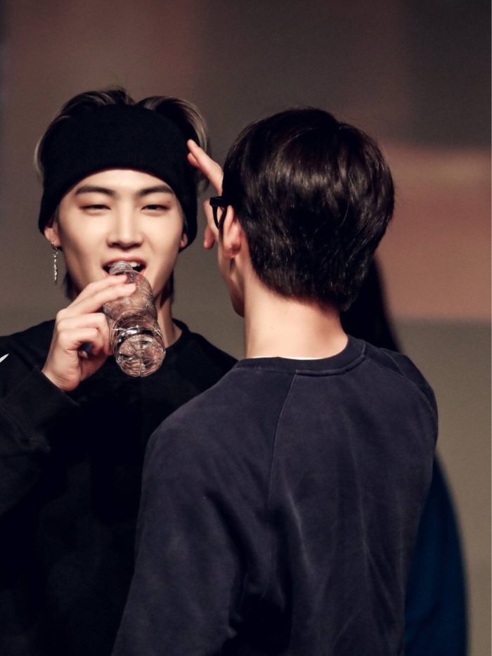 ปก NOMORE FRIENDZONE ♡ Bnior
